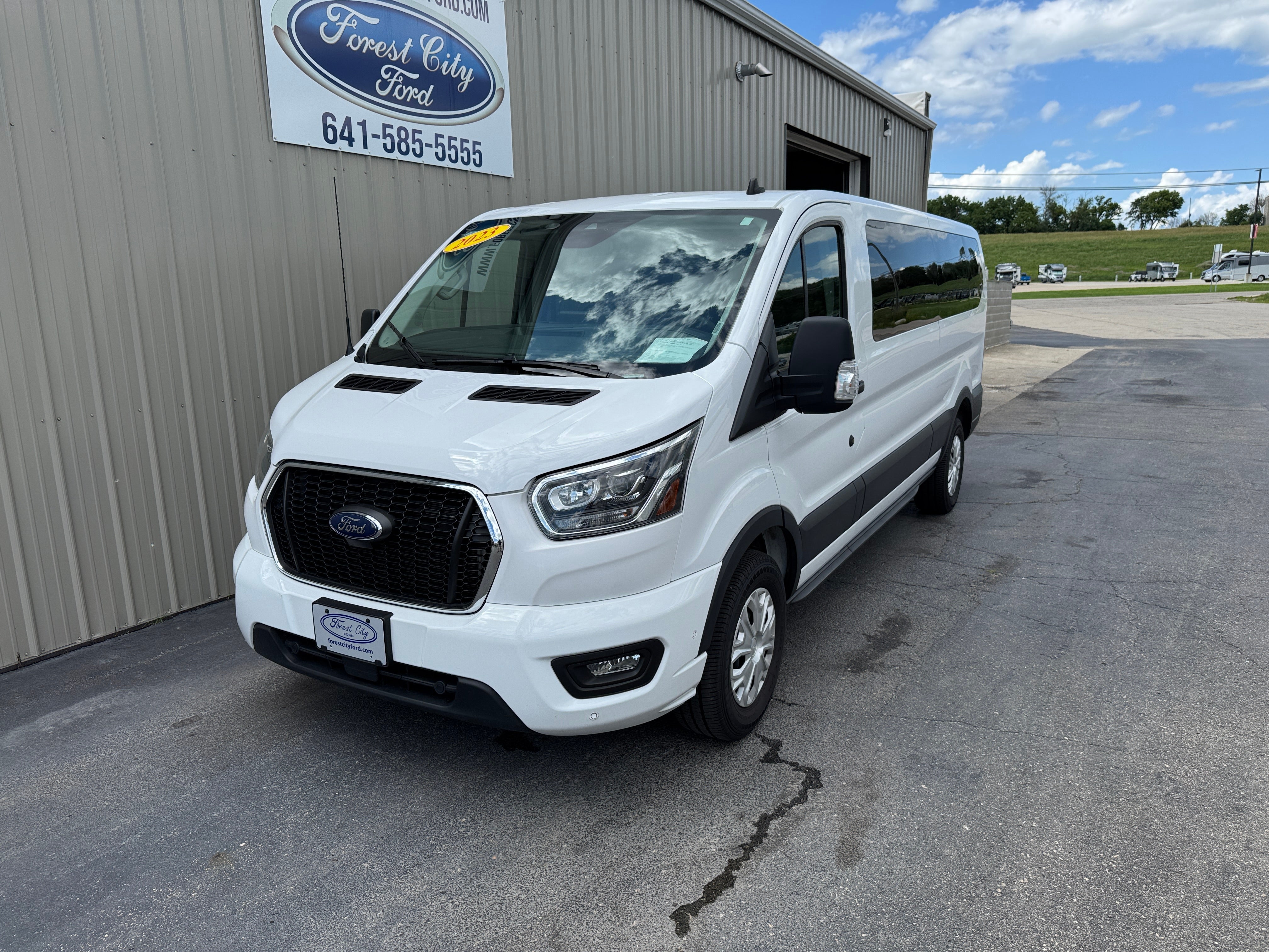 2023 Ford Transit Passenger Wagon XLT