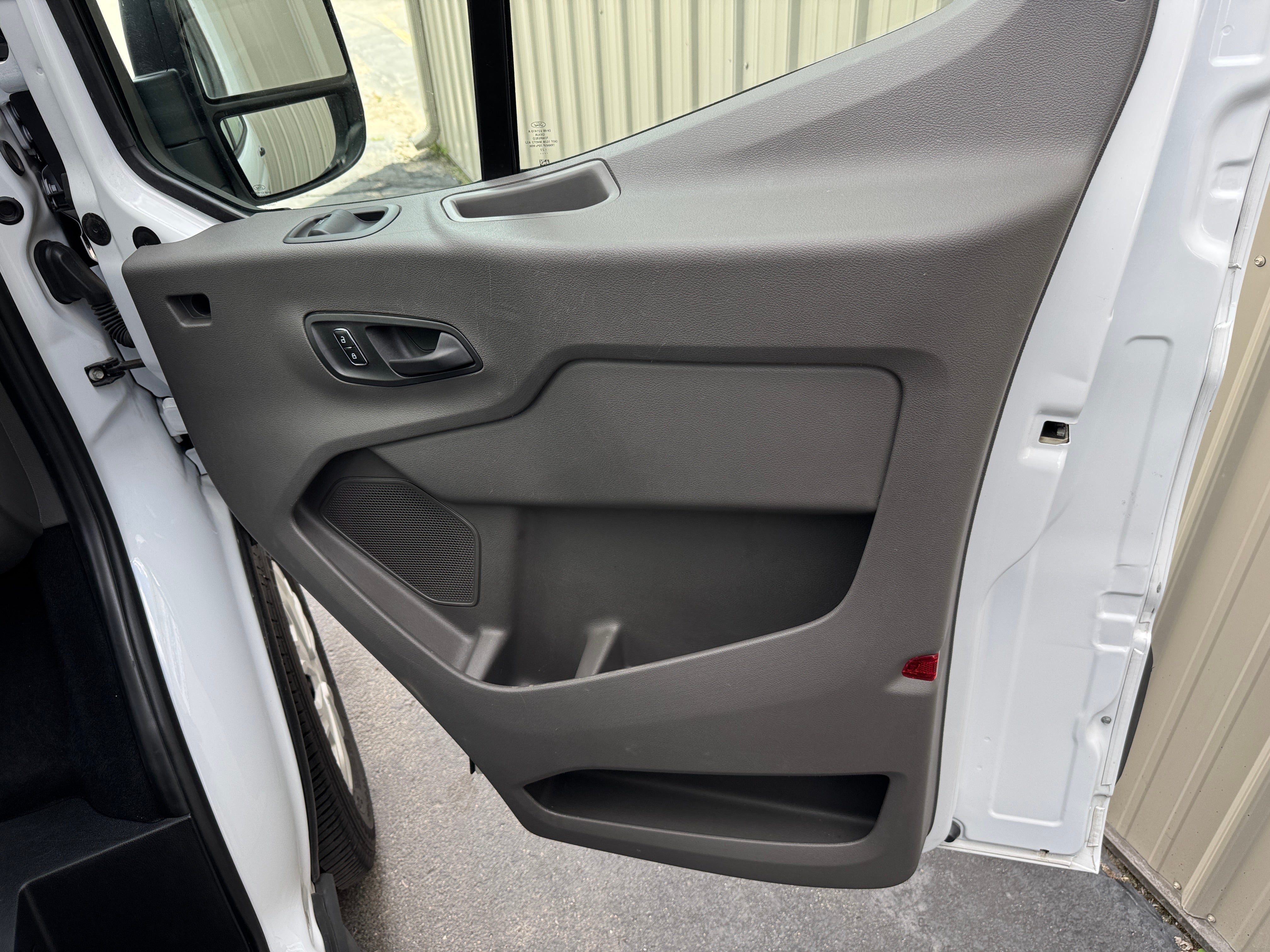 2023 Ford Transit Passenger Wagon XLT