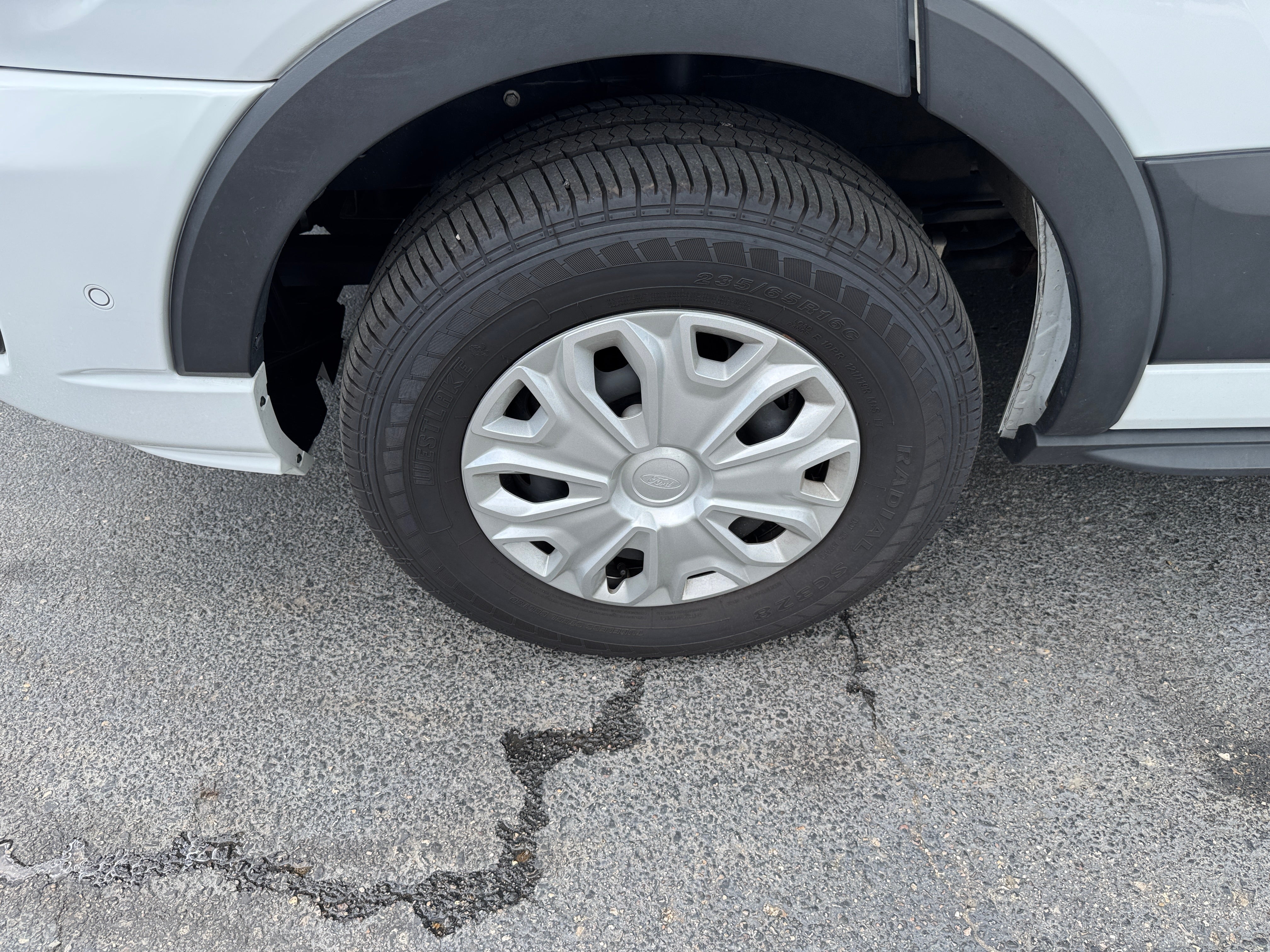 2023 Ford Transit Passenger Wagon XLT