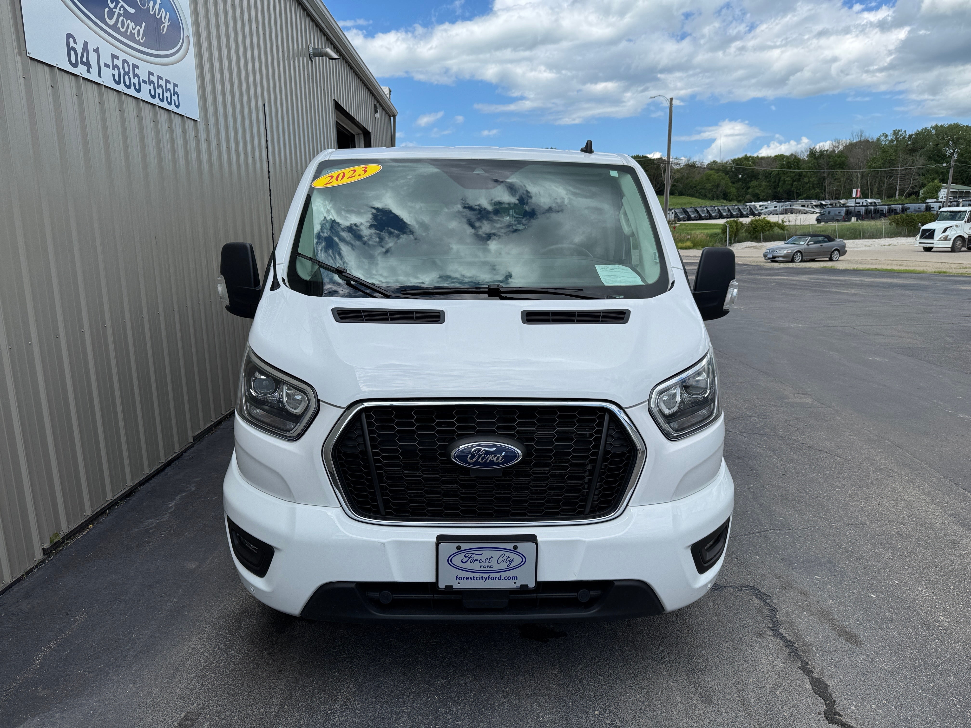2023 Ford Transit Passenger Wagon XLT