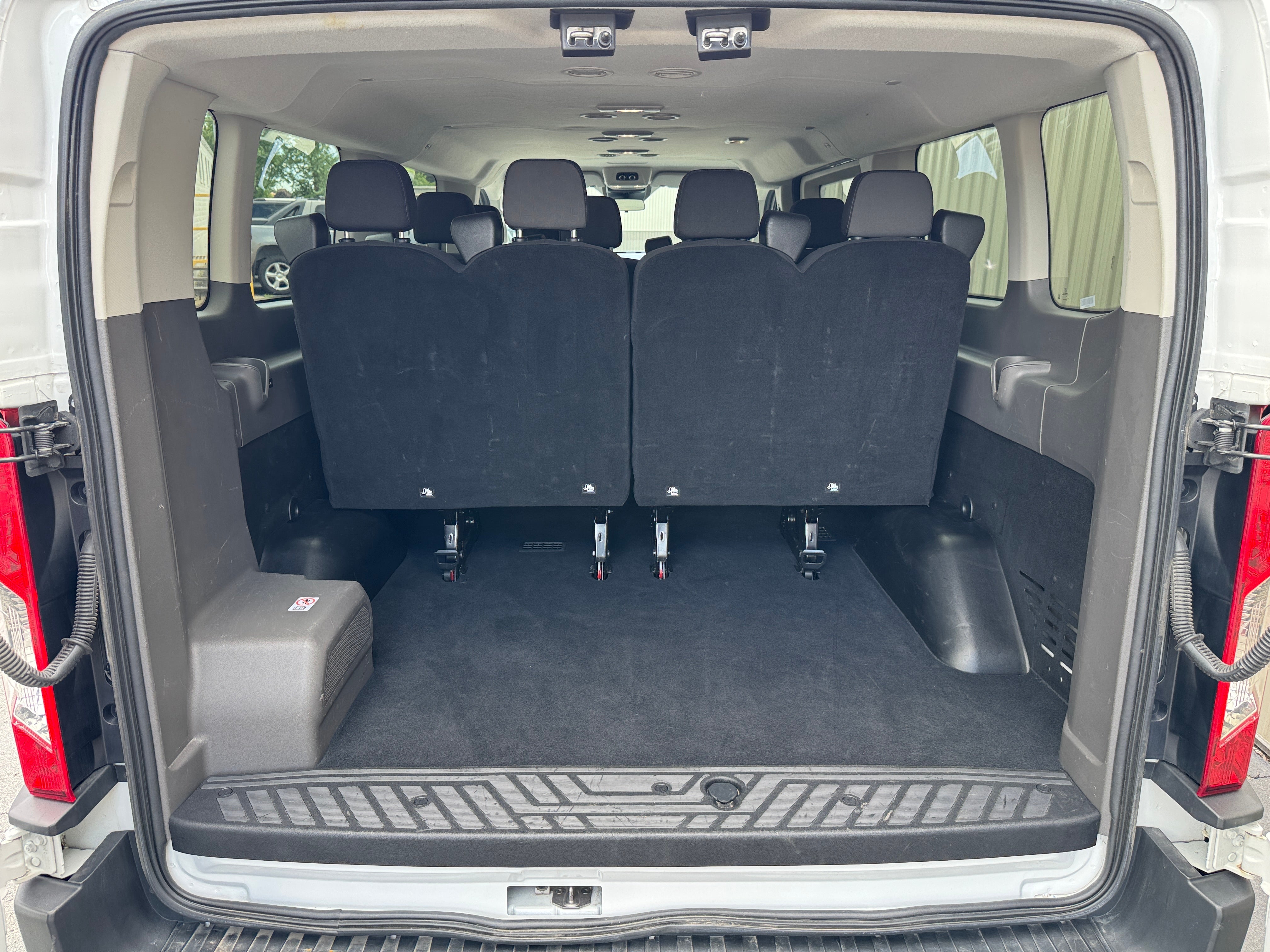 2023 Ford Transit Passenger Wagon XLT