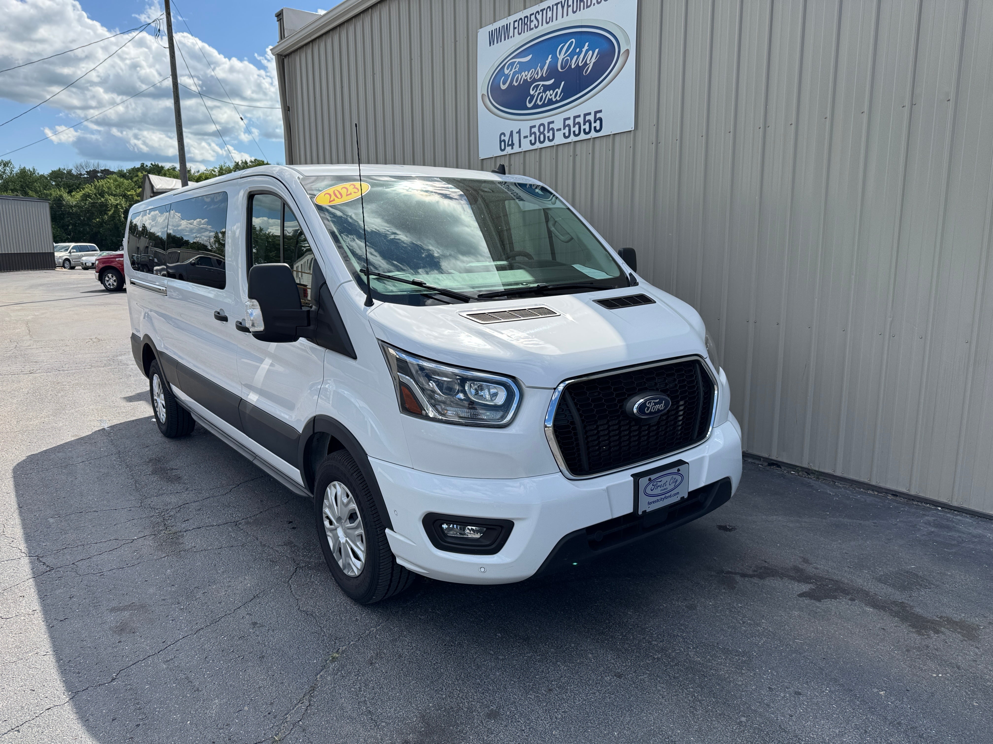 2023 Ford Transit Passenger Wagon XLT
