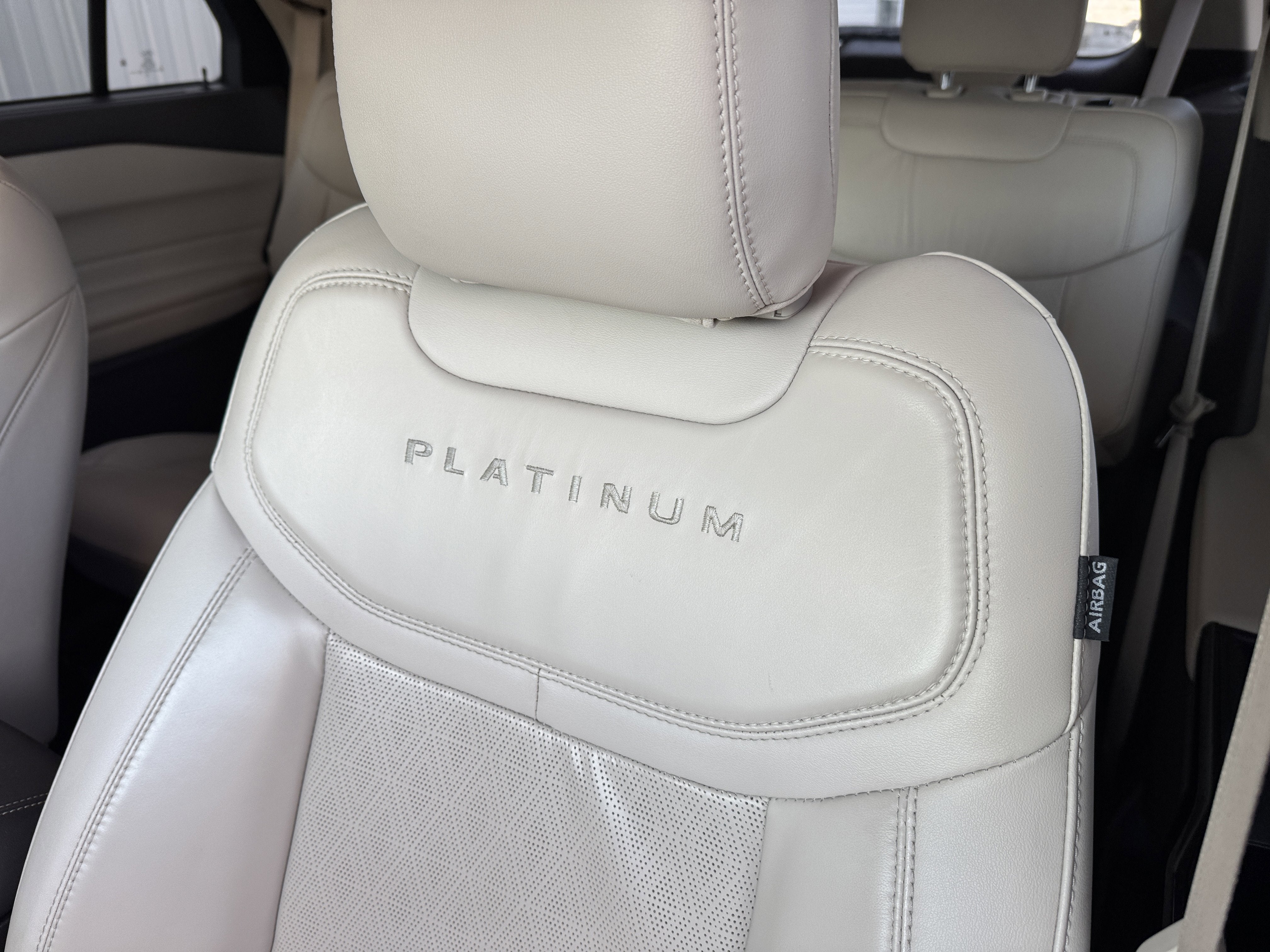 2023 Ford Explorer Platinum