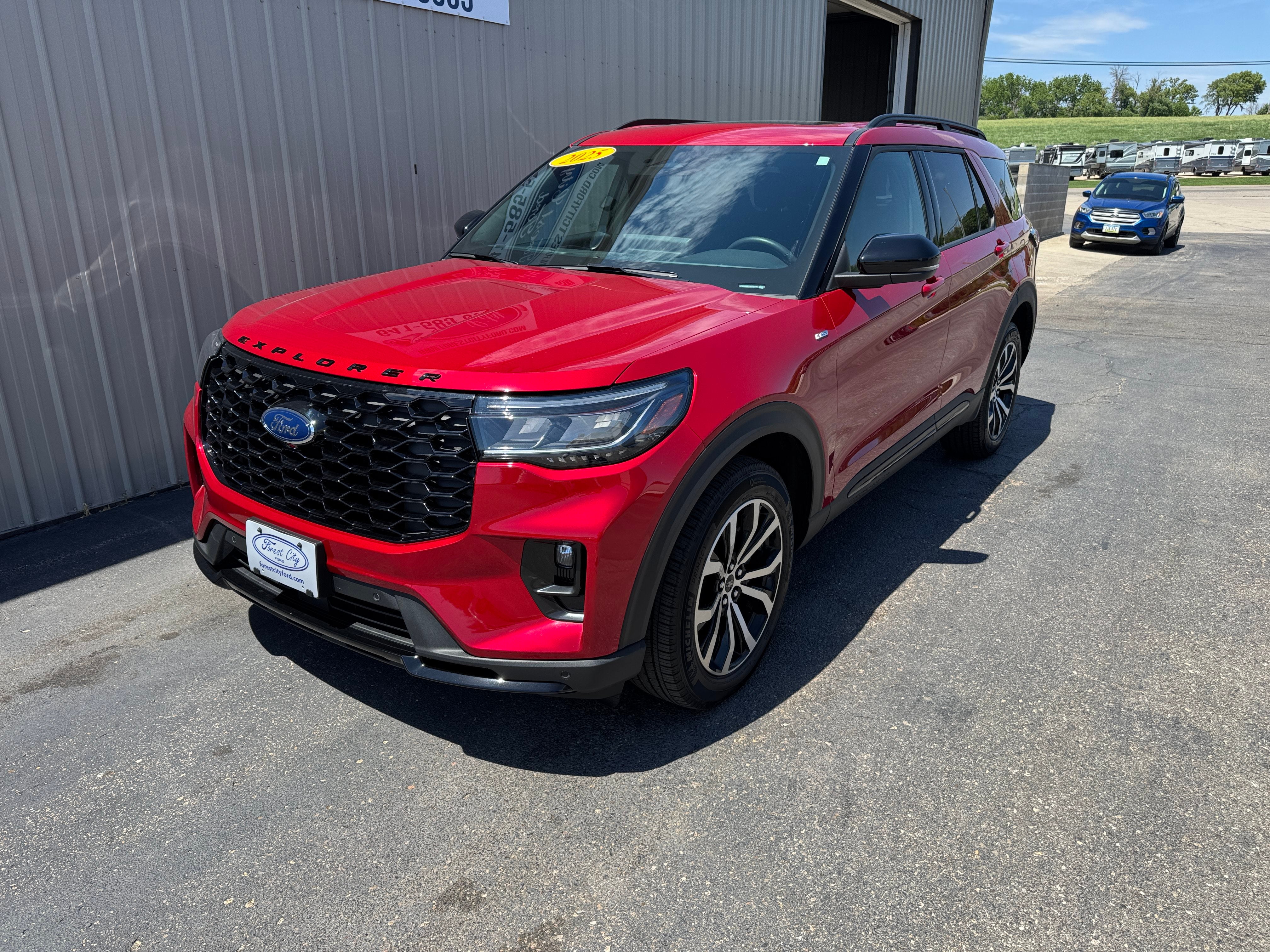 2025 Ford Explorer ST-Line