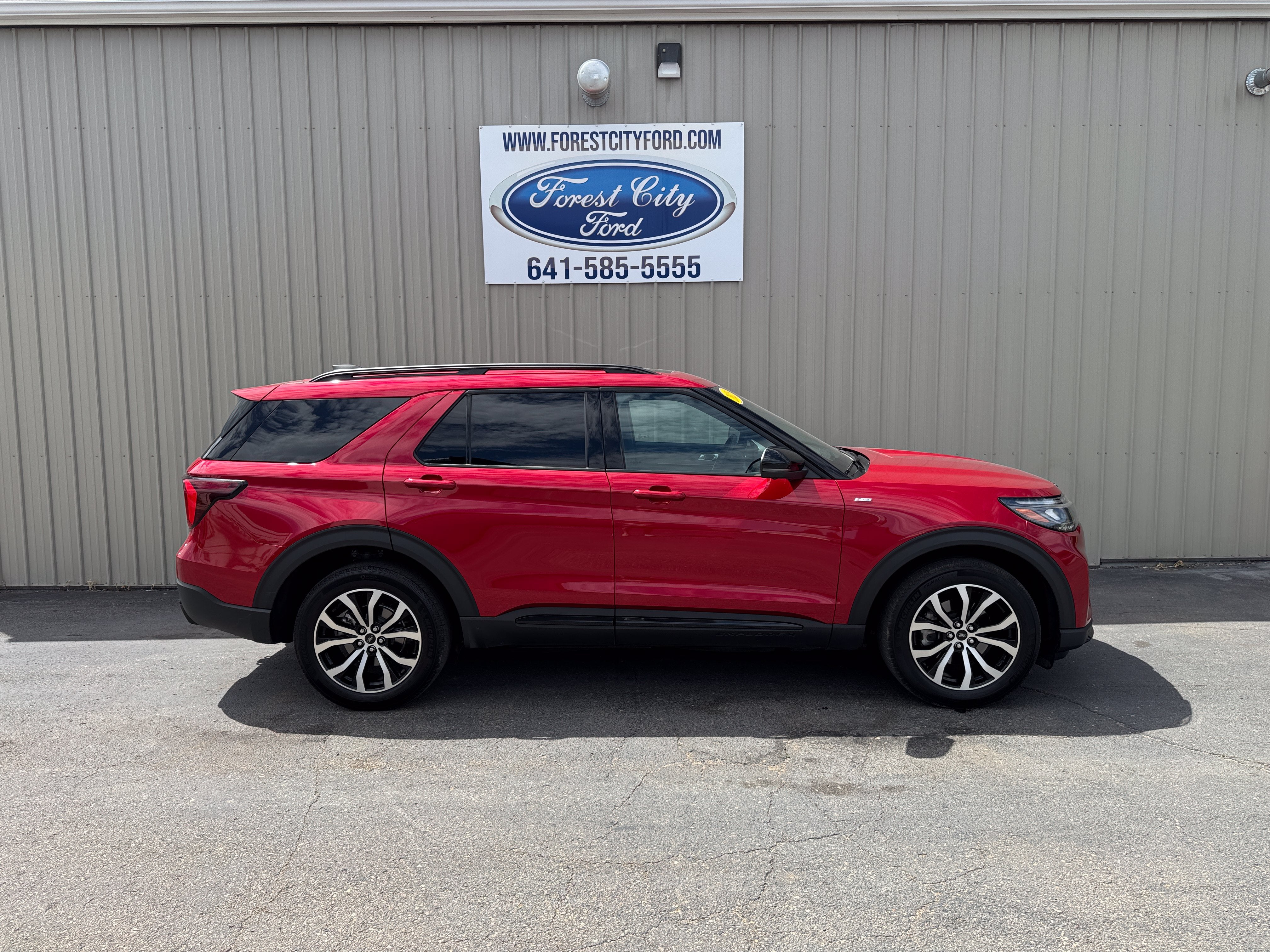 2025 Ford Explorer ST-Line