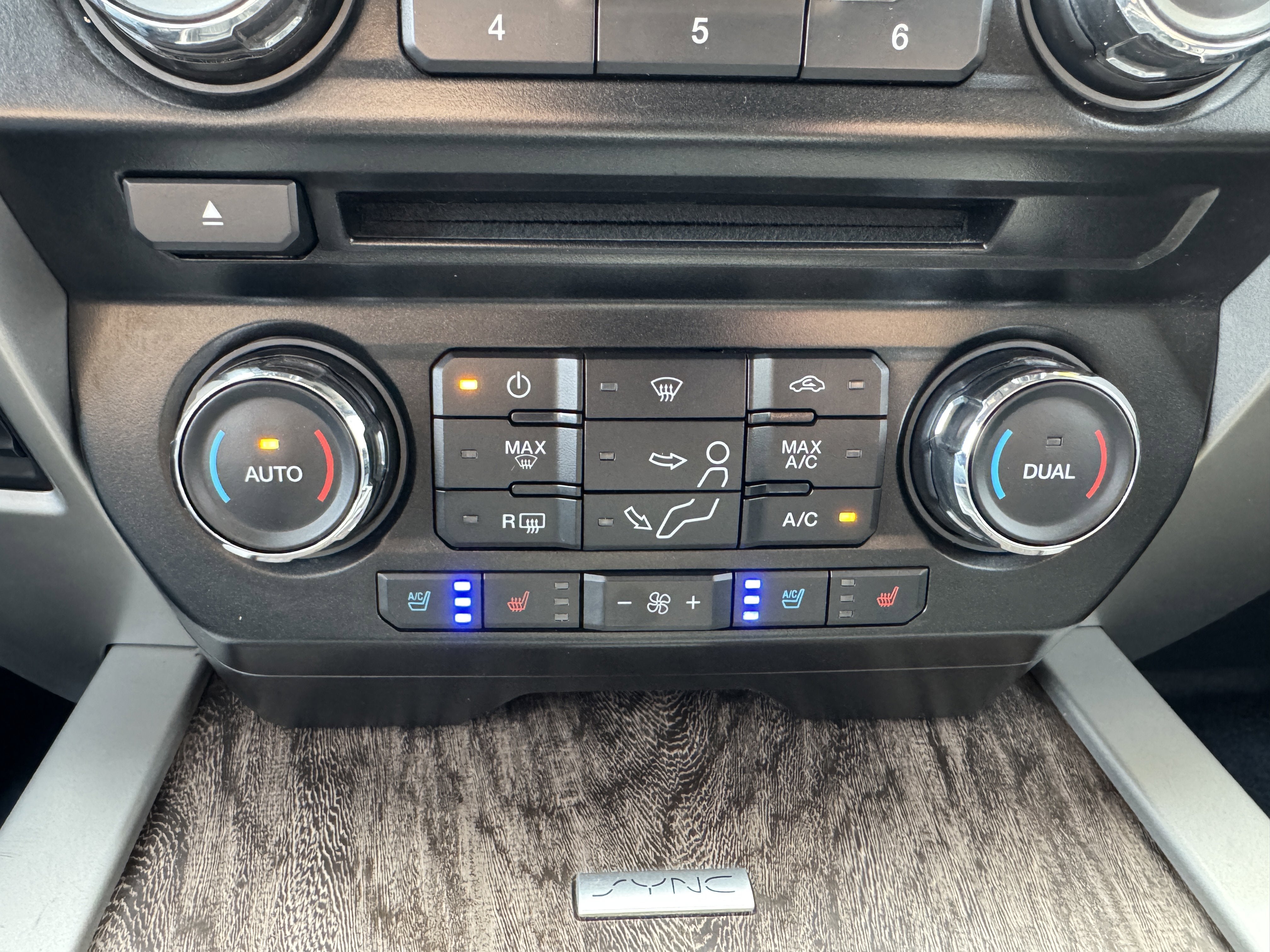 2017 Ford Super Duty F-350 SRW Lariat