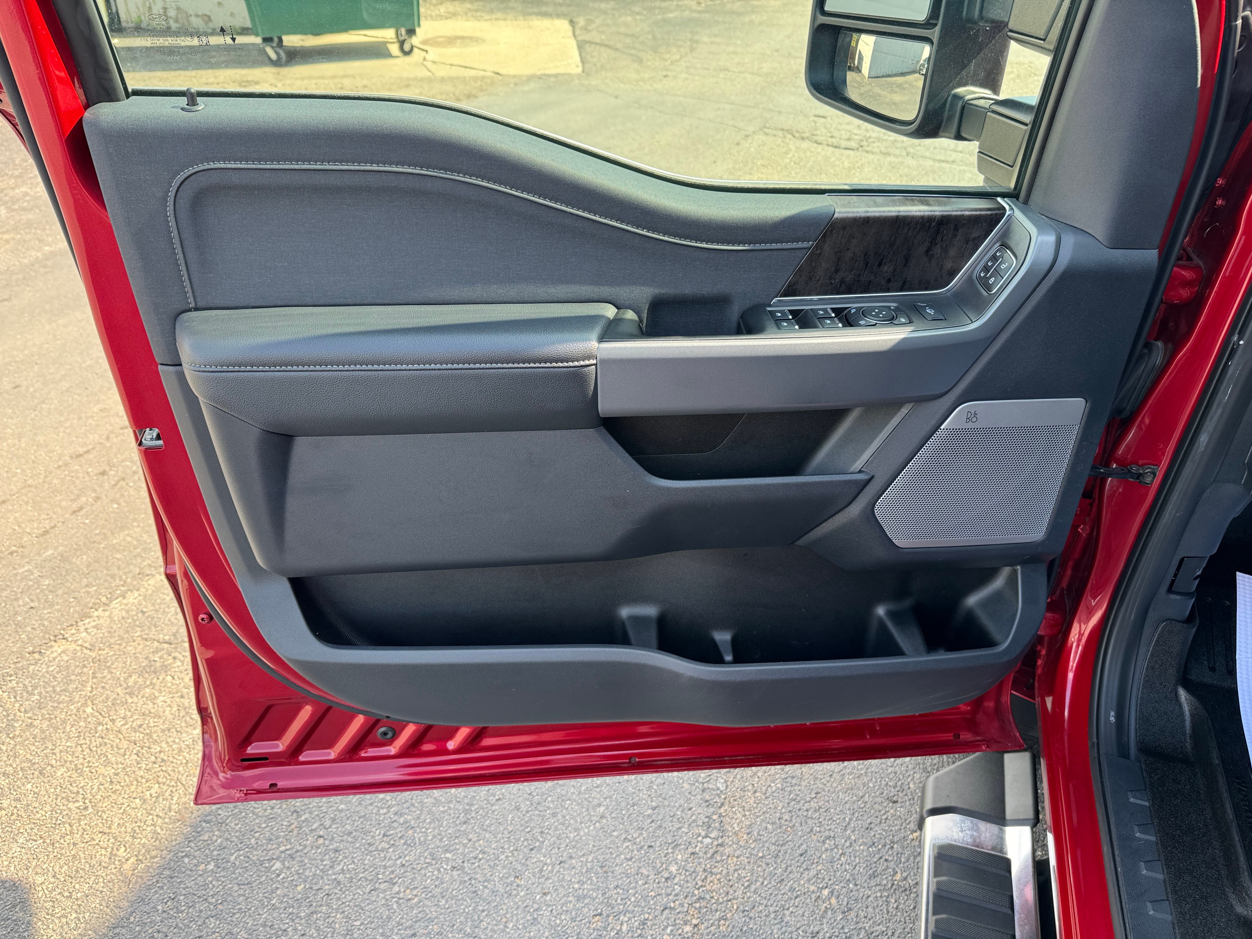 2024 Ford Super Duty F-350 SRW LARIAT
