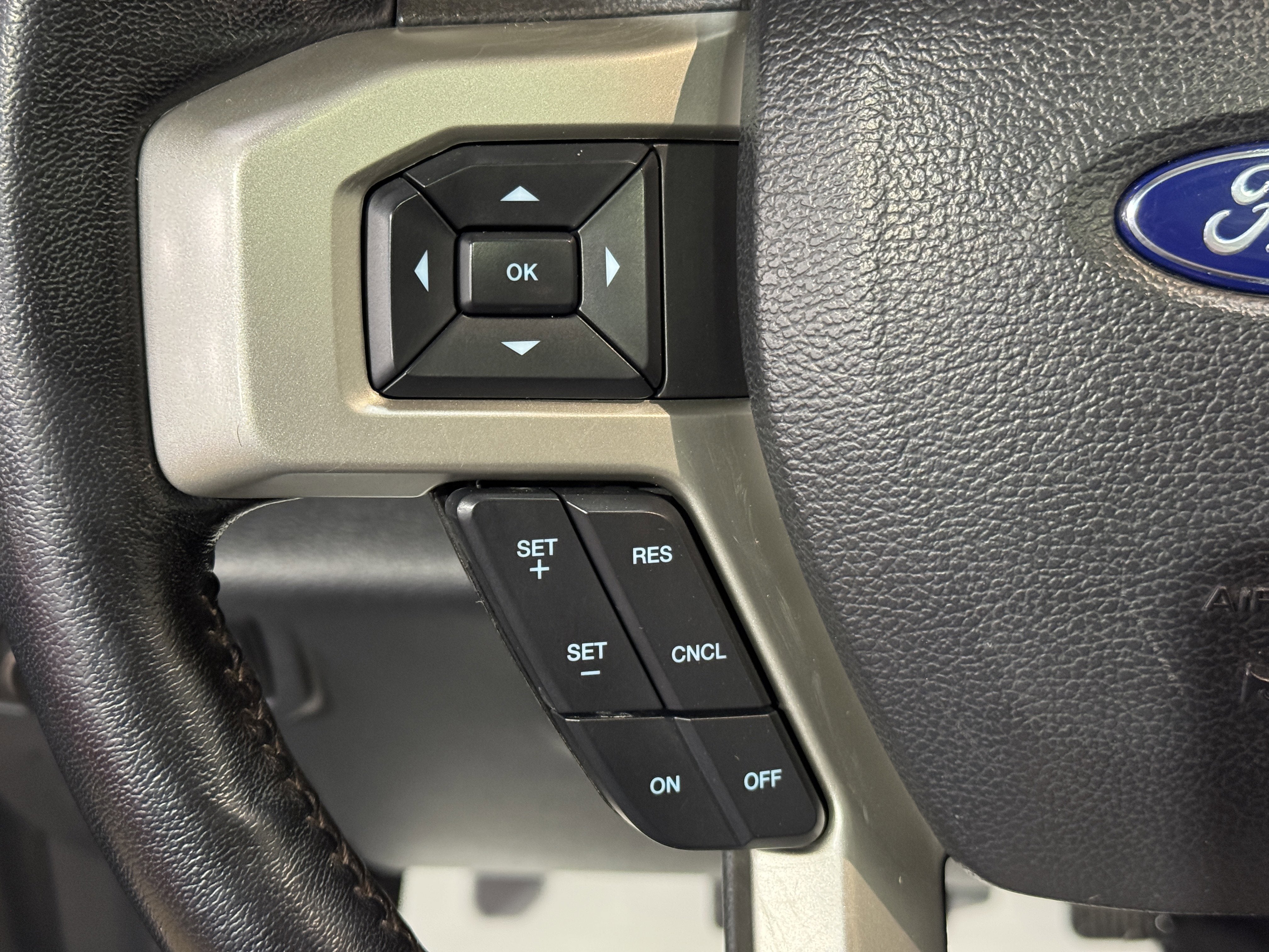 2022 Ford Super Duty F-350 SRW LARIAT