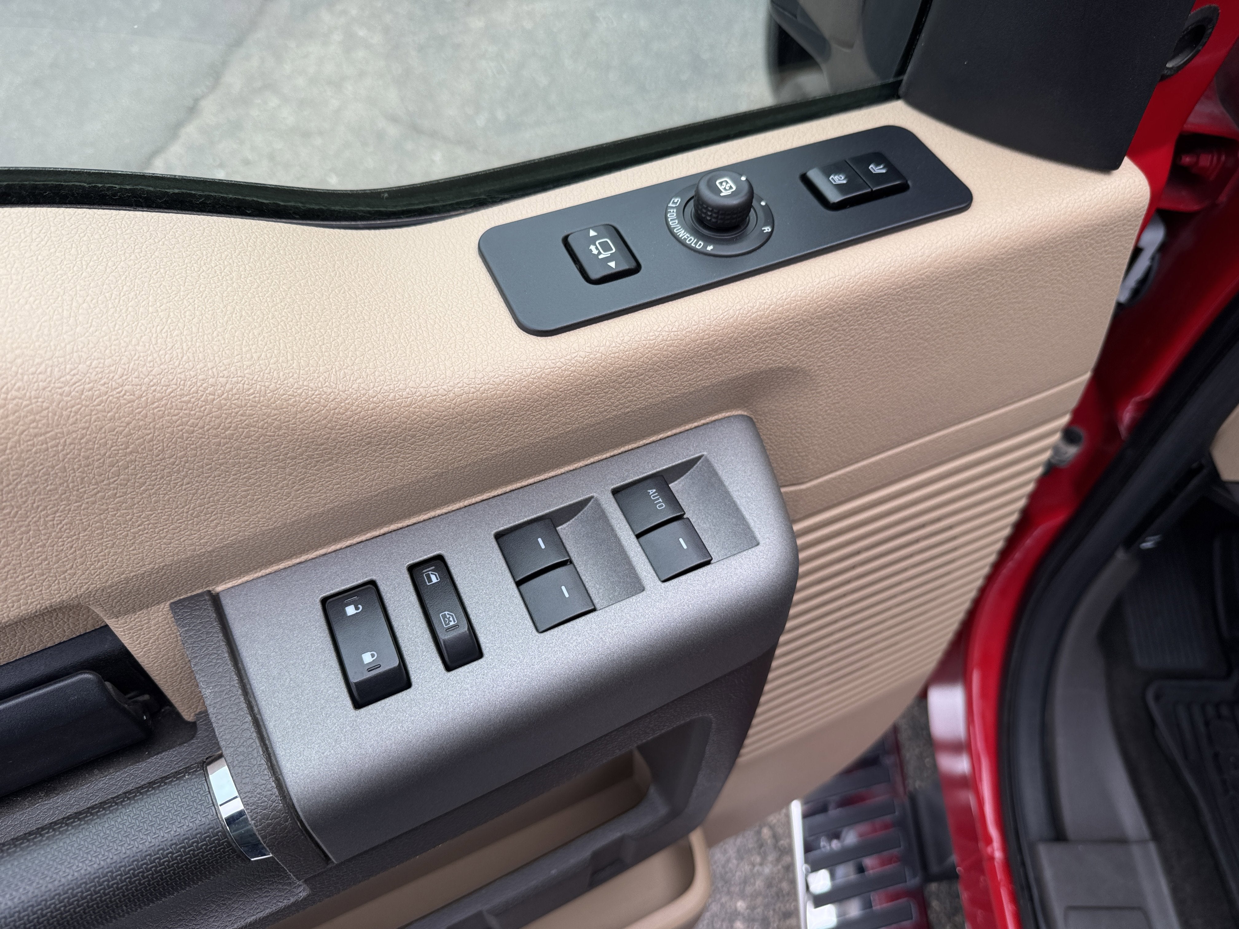 2012 Ford Super Duty F-350 DRW Lariat