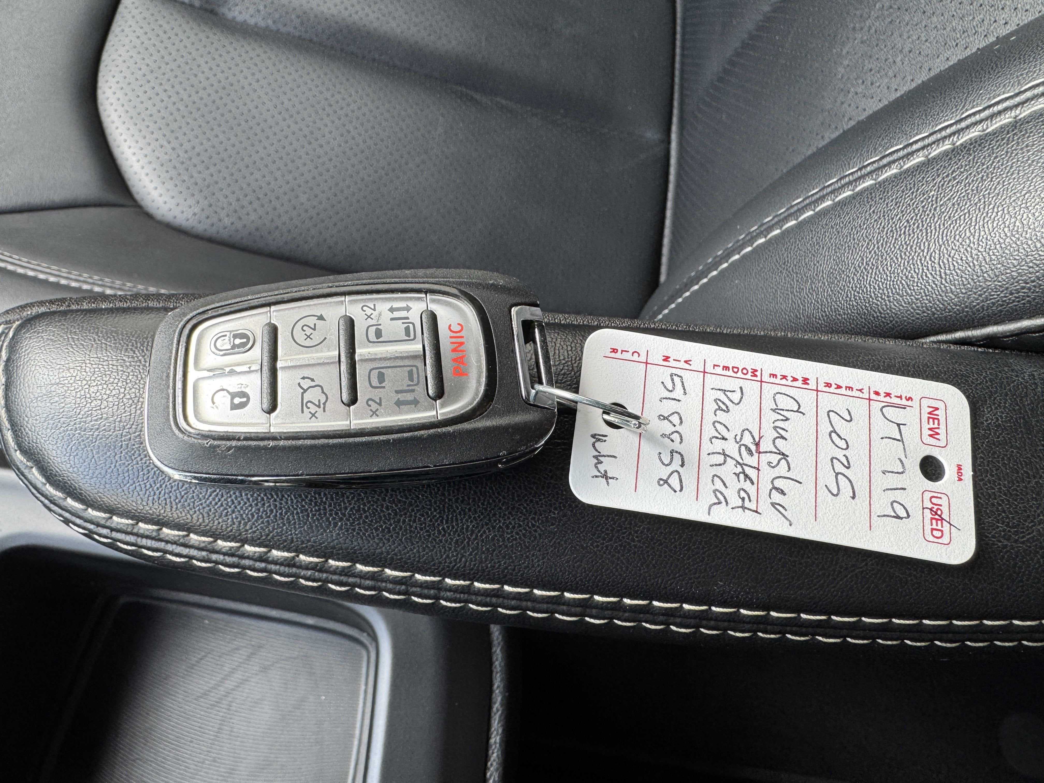 2025 Chrysler Pacifica Select