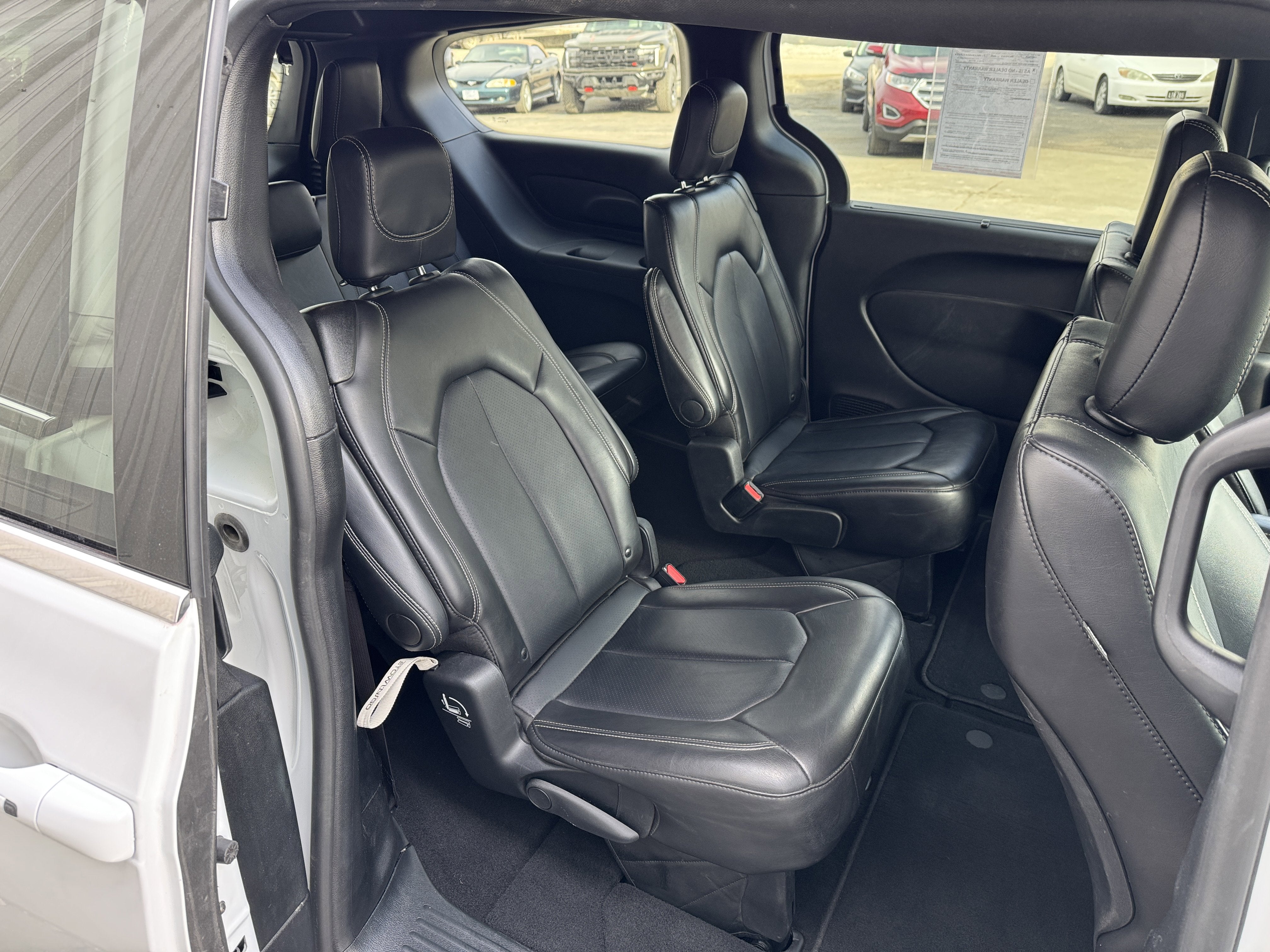 2025 Chrysler Pacifica Select