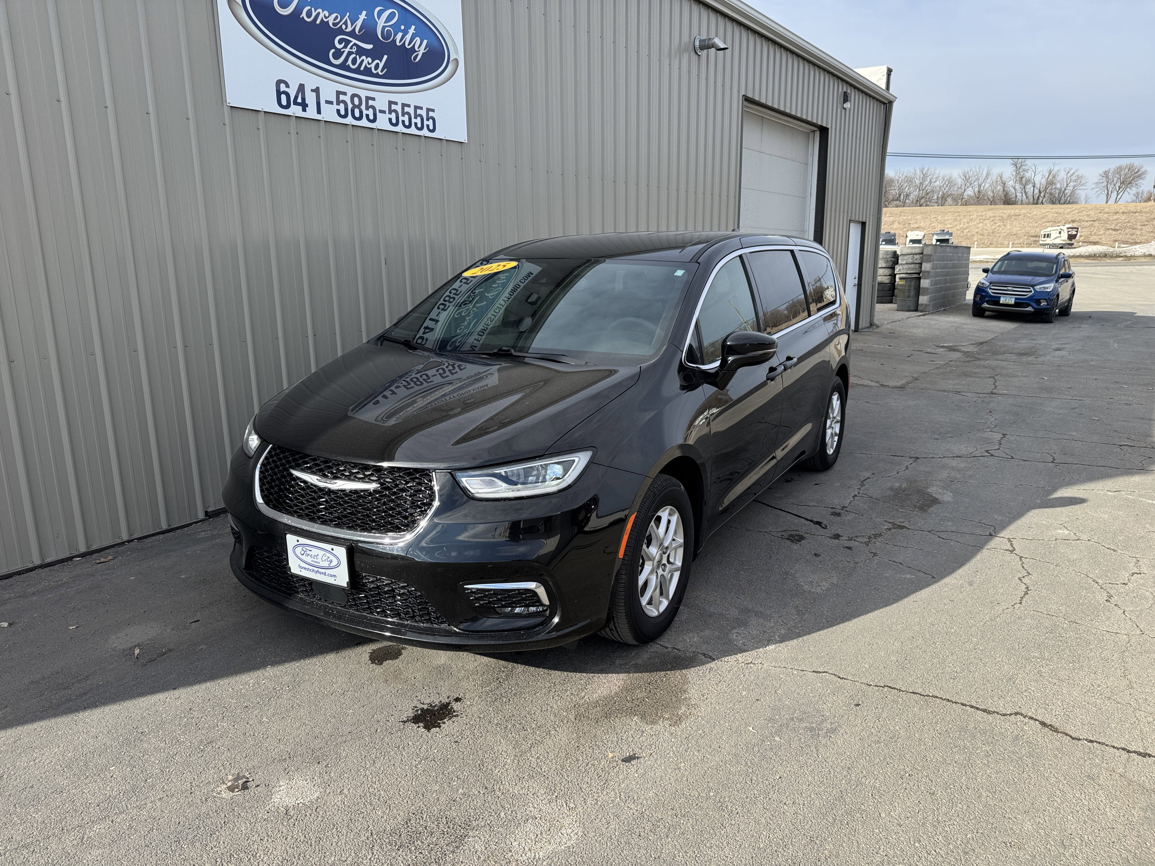 2025 Chrysler Pacifica Select