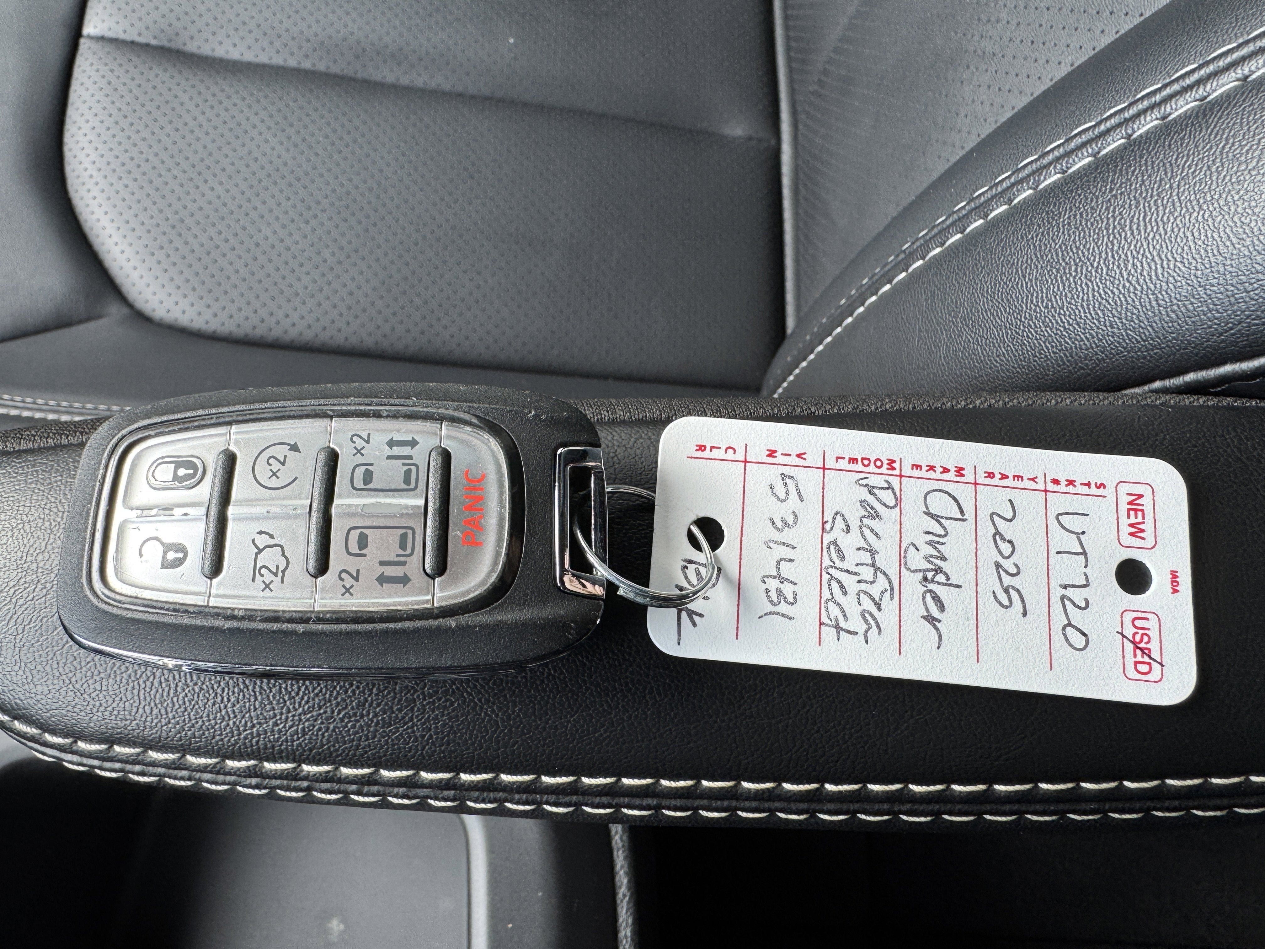 2025 Chrysler Pacifica Select