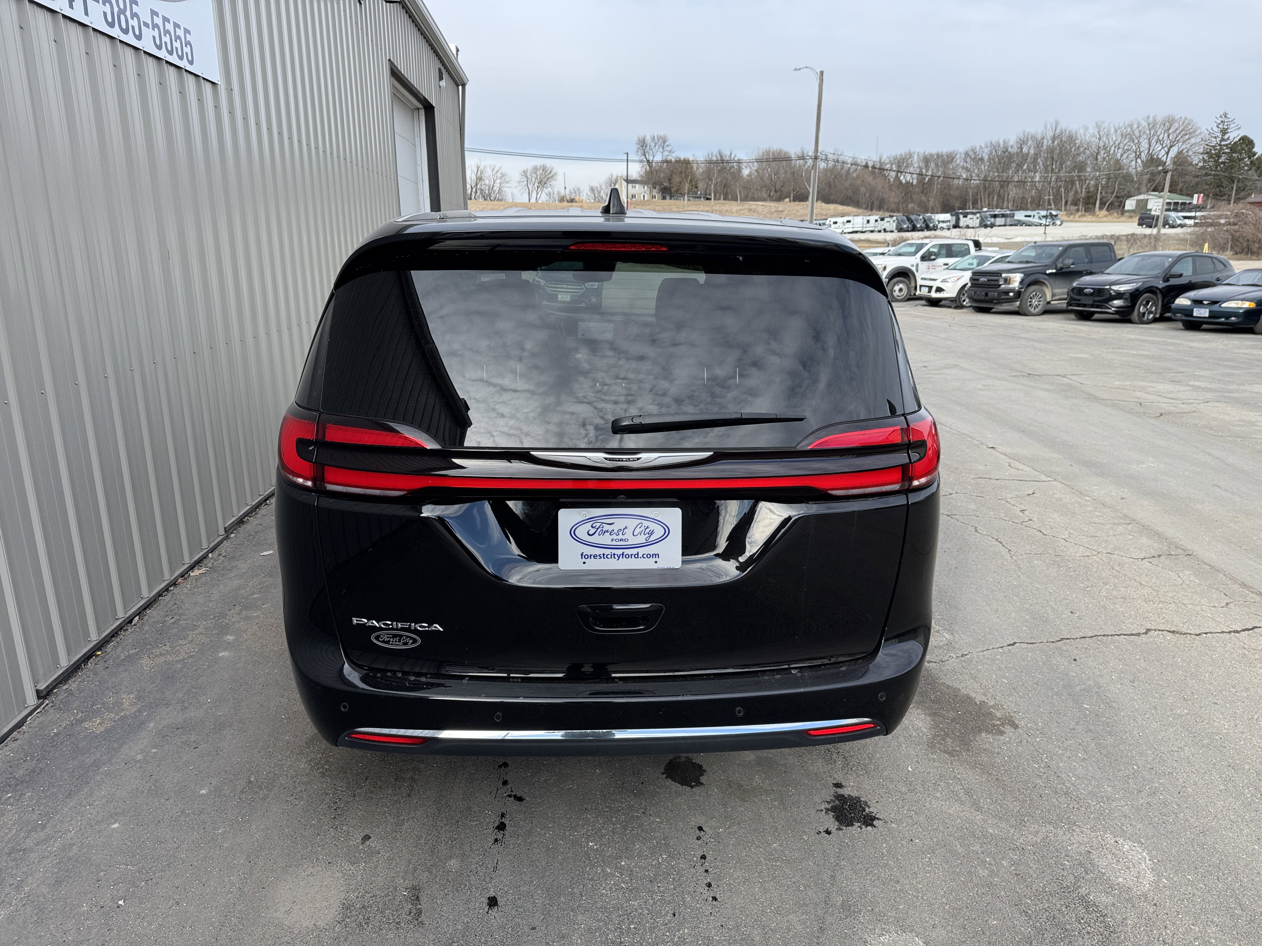 2025 Chrysler Pacifica Select