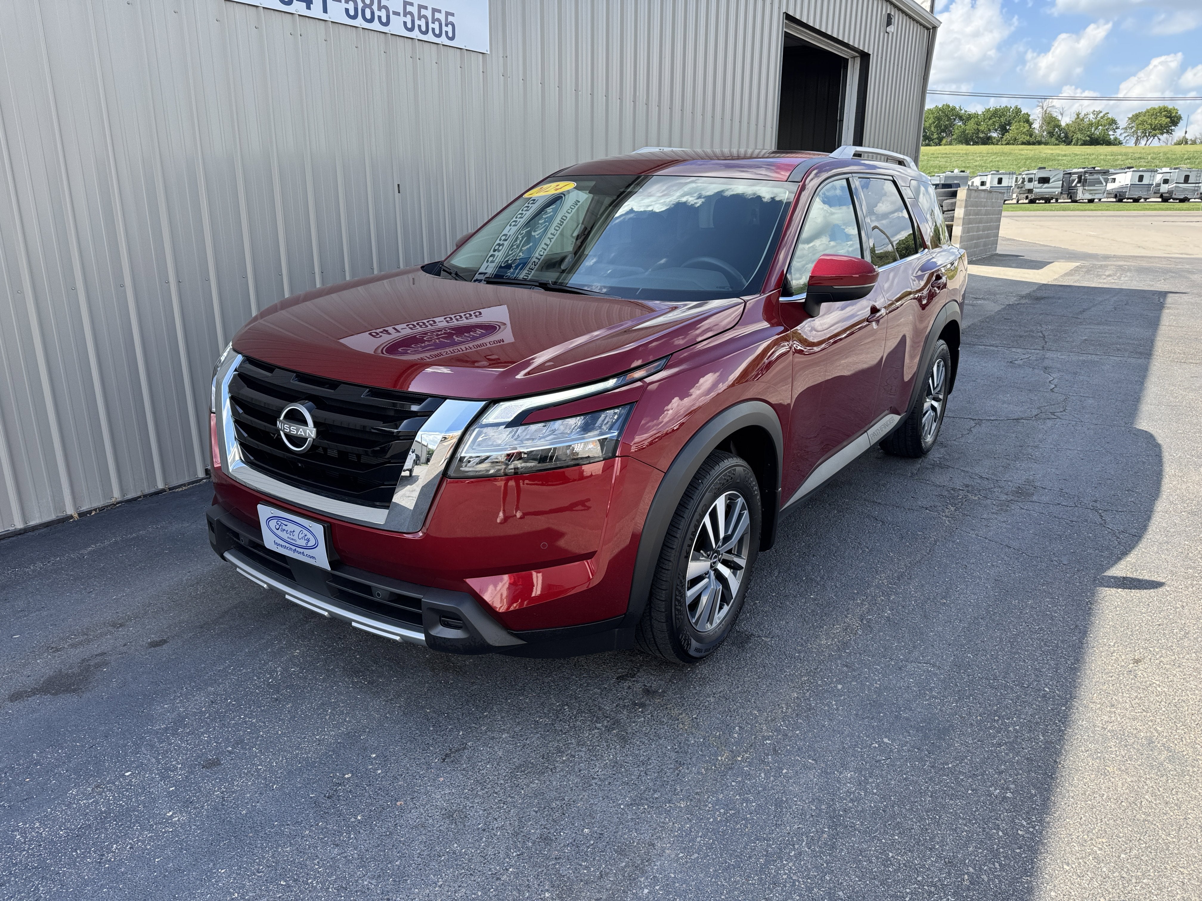 2024 Nissan Pathfinder SL
