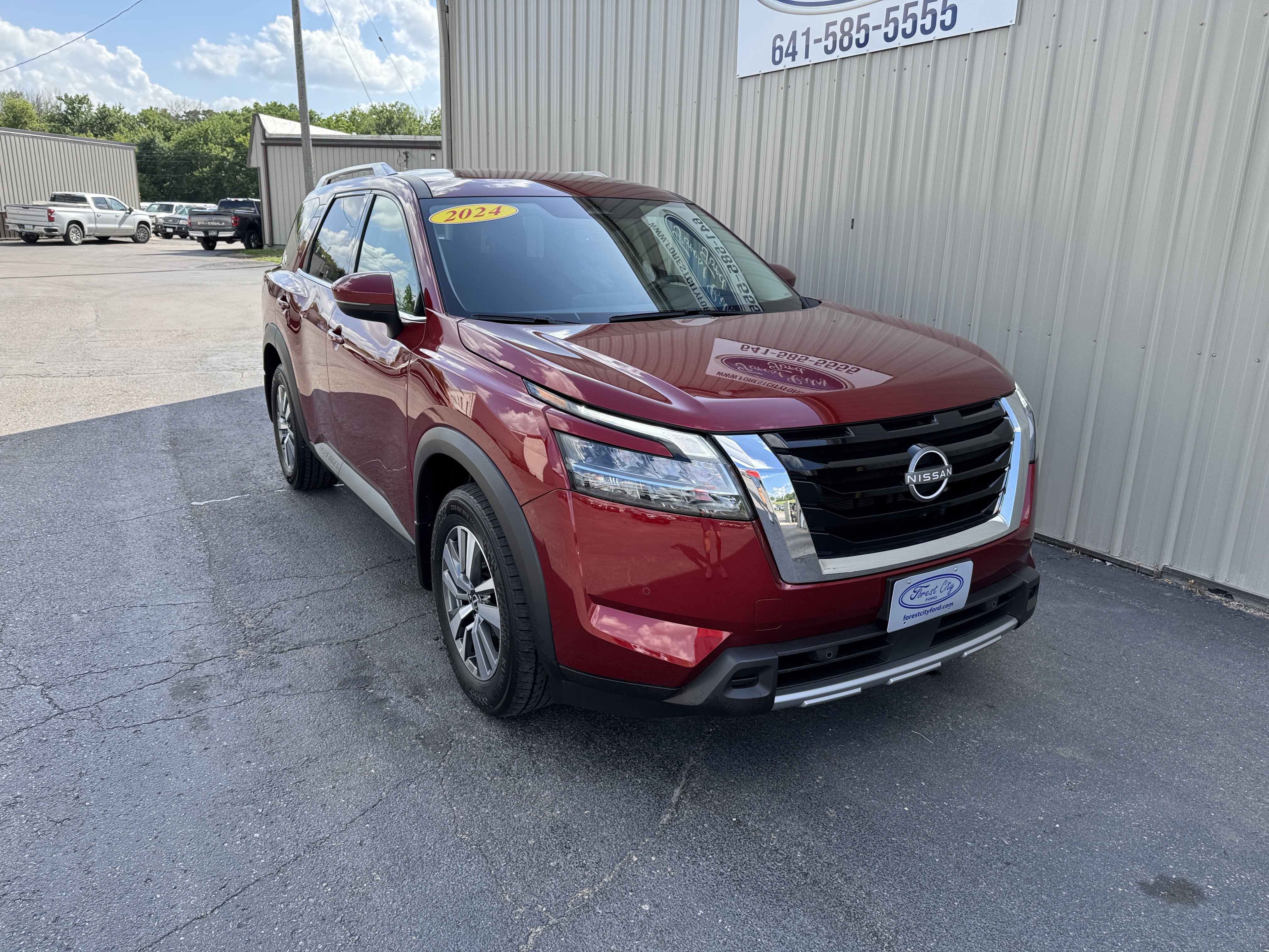 2024 Nissan Pathfinder SL